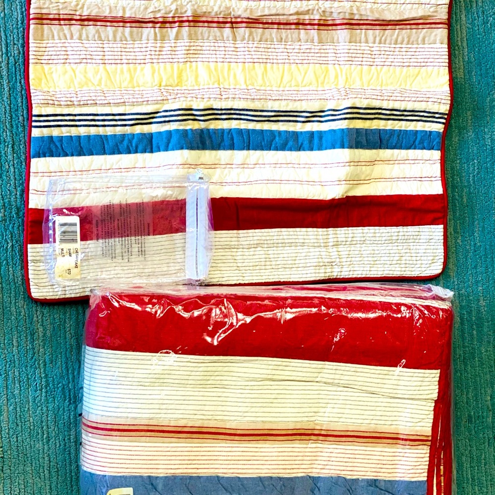 Neiman Marcus Queen/Full Quilt and 2 shams